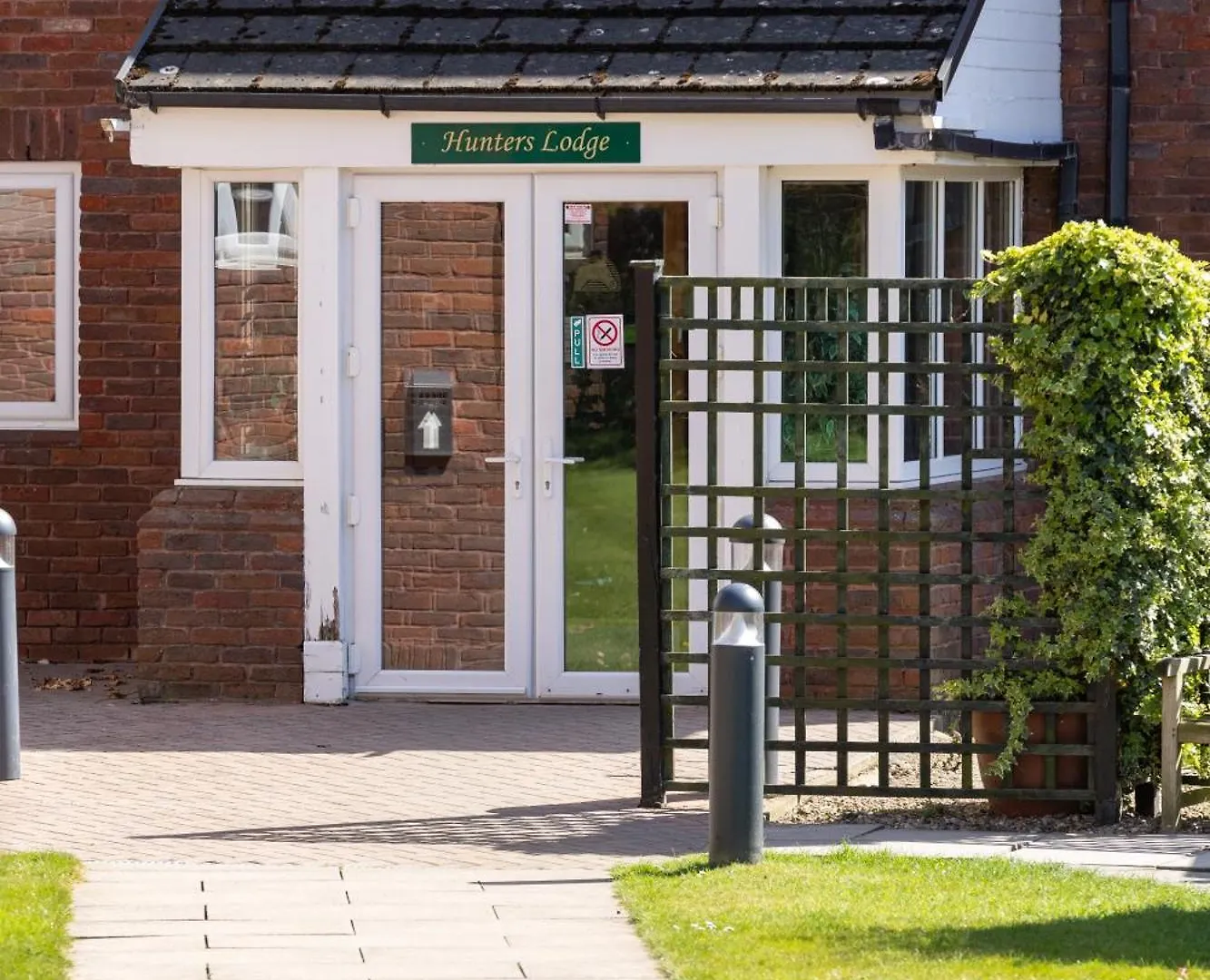 Hunters Lodge Cheltenham Hostal